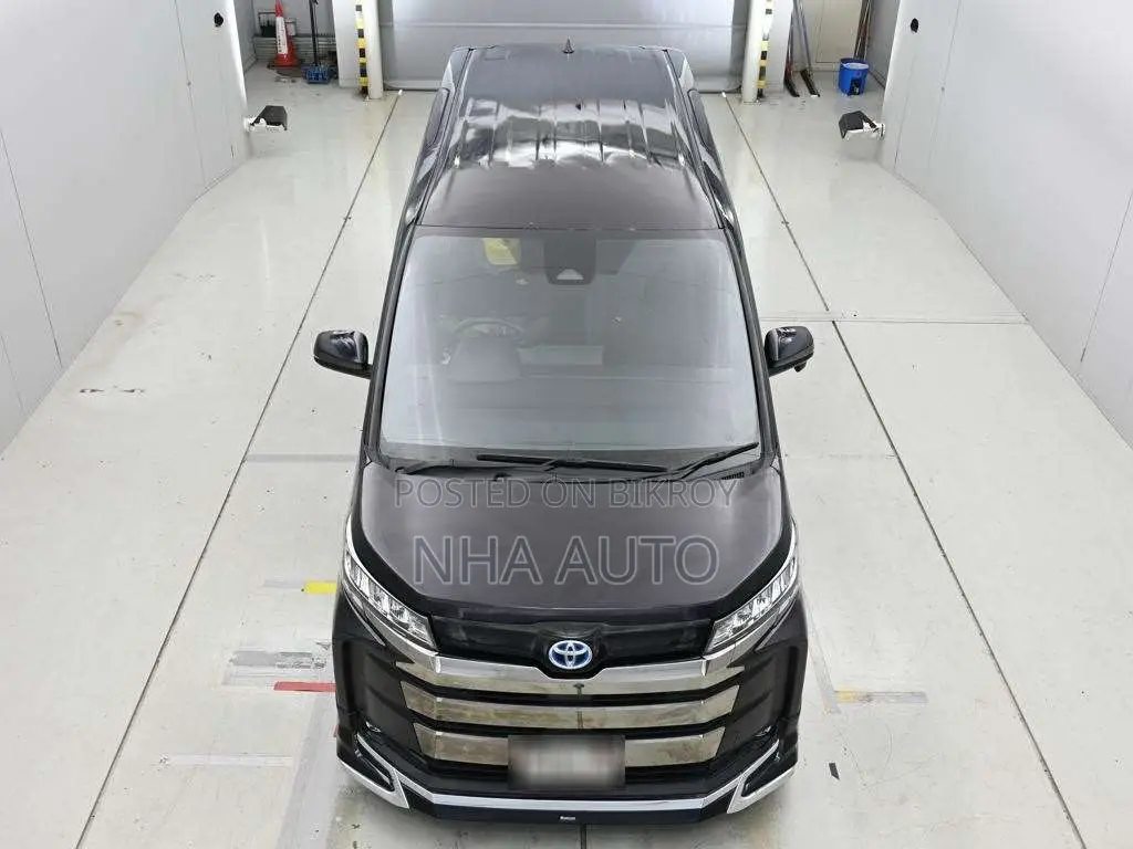 Toyota Noah 2022 Purple