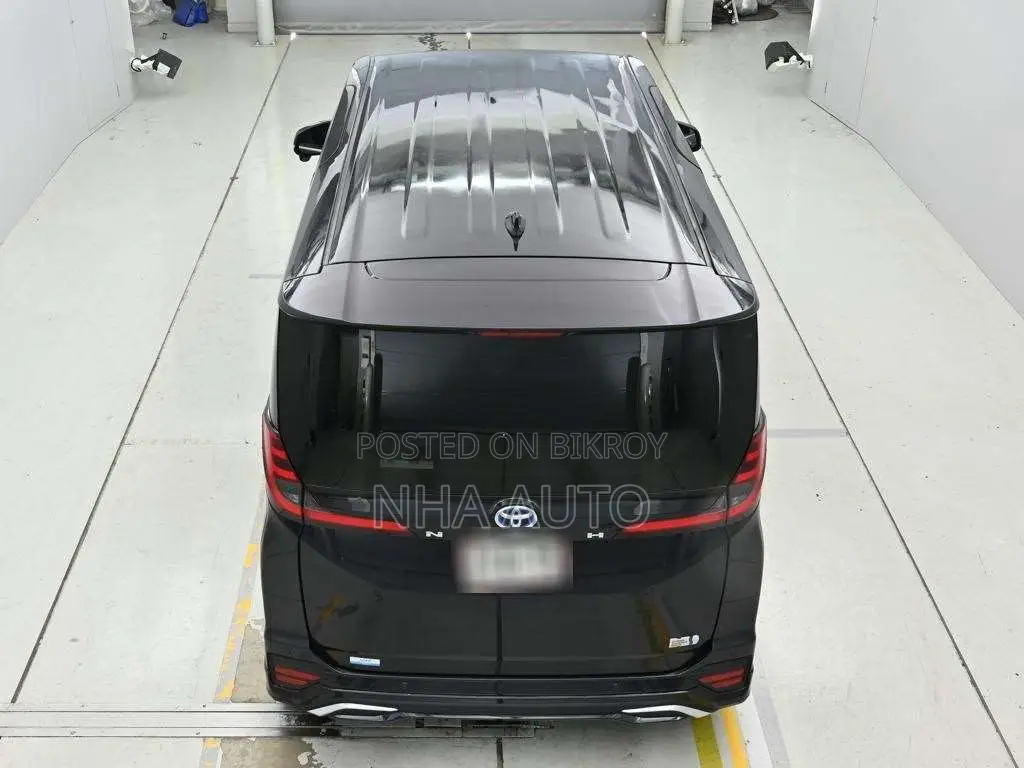 Toyota Noah 2022 Purple