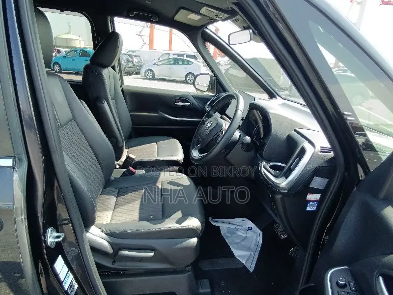Toyota Noah 2022 Purple