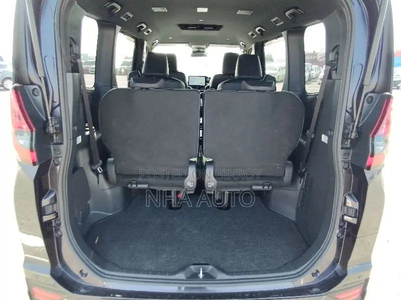 Toyota Noah 2022 Purple