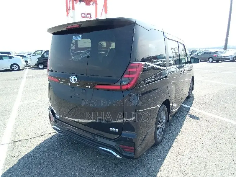 Toyota Noah 2022 Purple