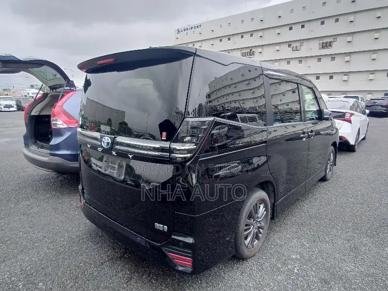 Toyota Voxy 2022 Black