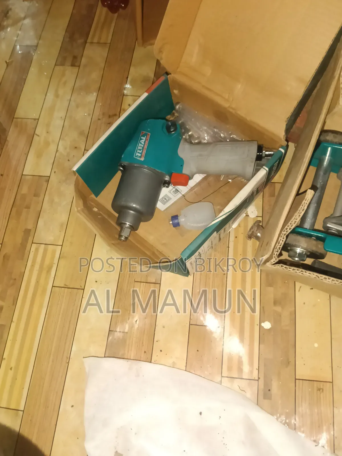 গাড়ির গেরেজ কিছু মালা মাল বিক্রি করবো গাড়ির ওয়াস মিশিনের দাম দিলাম