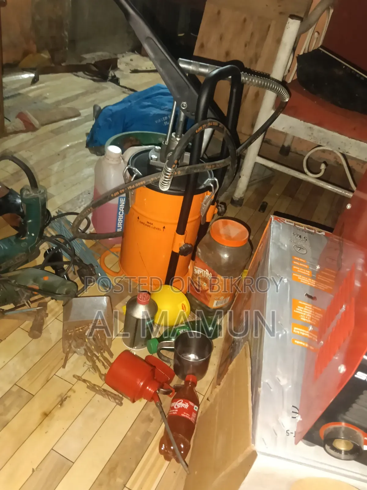 গাড়ির গেরেজ কিছু মালা মাল বিক্রি করবো গাড়ির ওয়াস মিশিনের দাম দিলাম