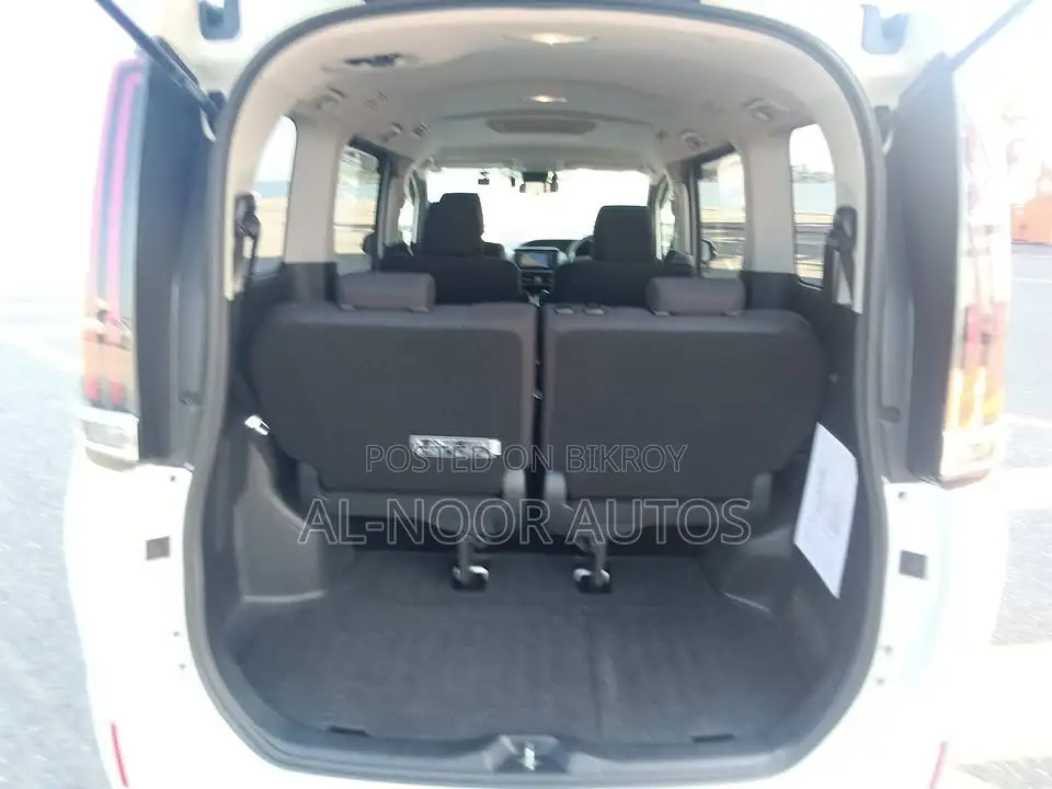 Toyota Noah 1.8 FWD Hybrid (7 Seater) 2021 Pearl