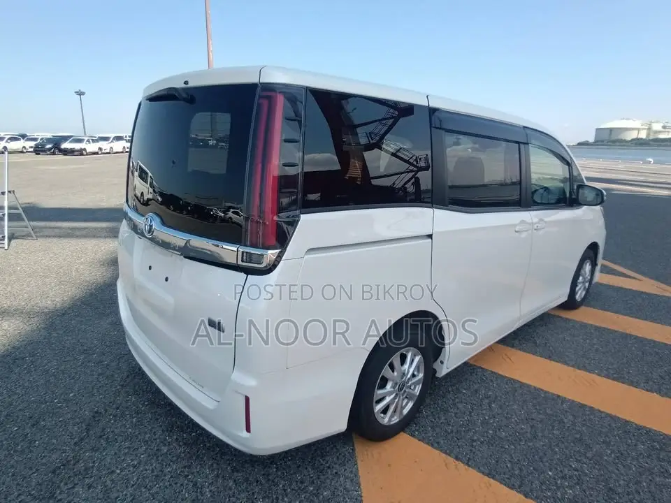 Toyota Noah 1.8 FWD Hybrid (7 Seater) 2021 Pearl