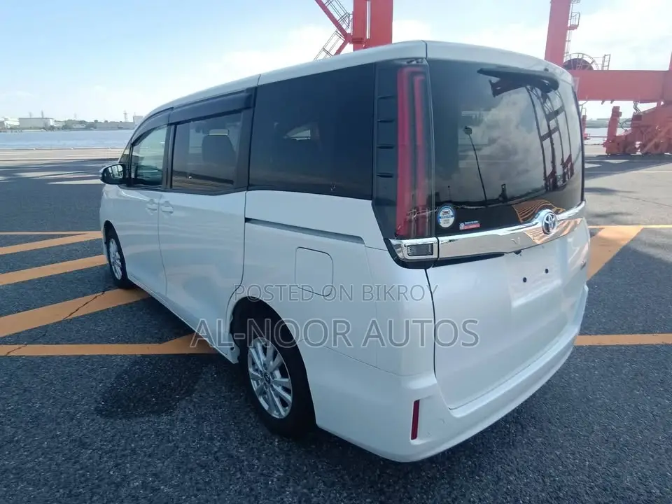 Toyota Noah 1.8 FWD Hybrid (7 Seater) 2021 Pearl