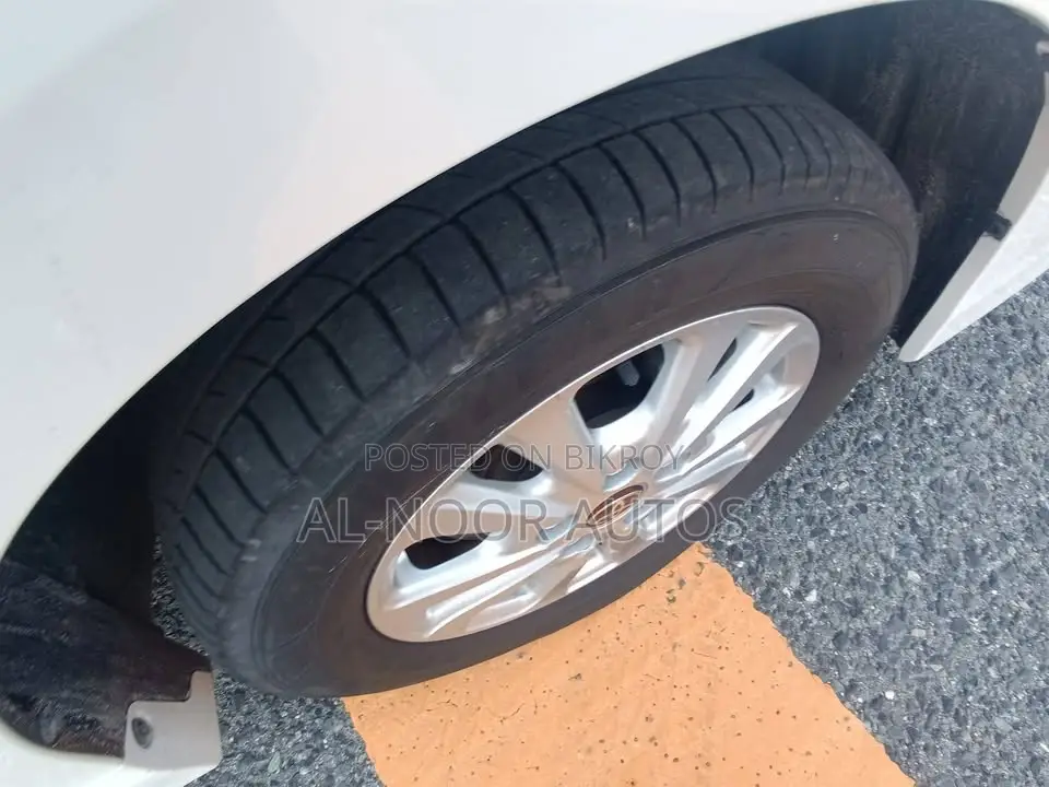 Toyota Noah 1.8 FWD Hybrid (7 Seater) 2021 Pearl