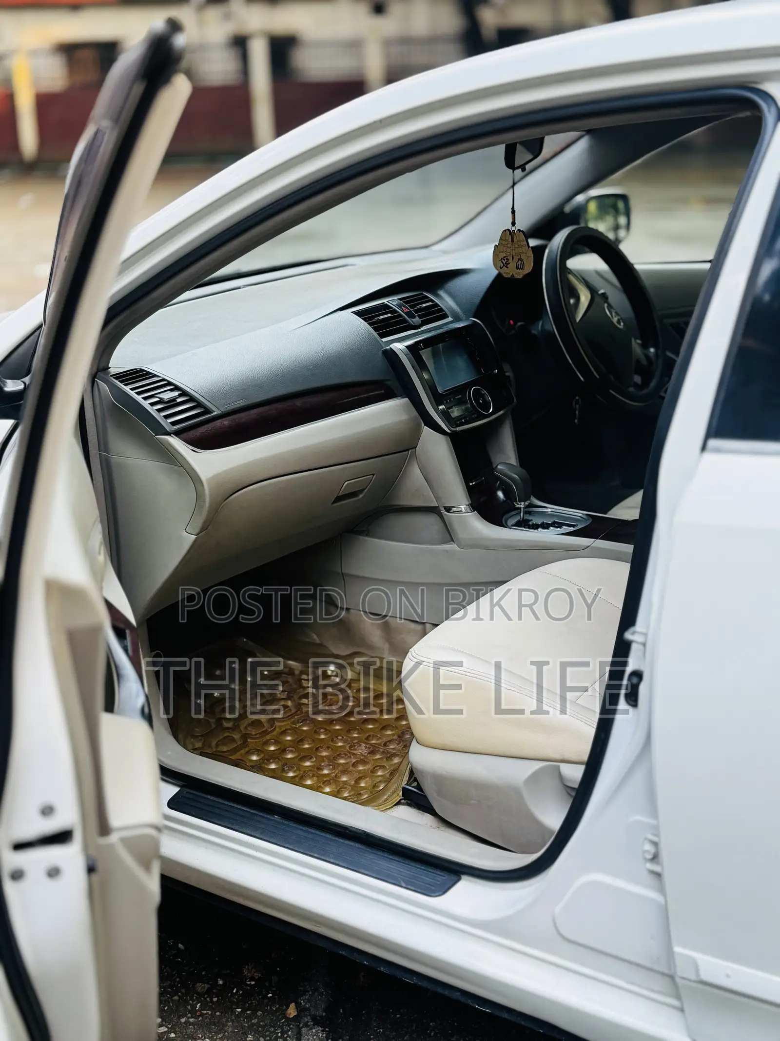 Toyota Premio 2011 White