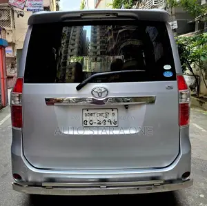 টয়োটা নোয়া ২.০ ১৪৩এইচপি এডব্লিউডি (৭ সিটার) ২০১০ সিলভার