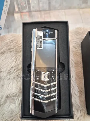 Vertu Signature