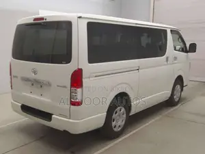 Toyota HiAce 2021 White