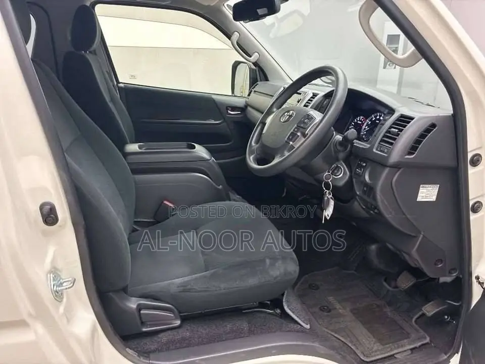 Toyota HiAce 2021 White