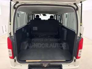 Toyota HiAce 2021 White