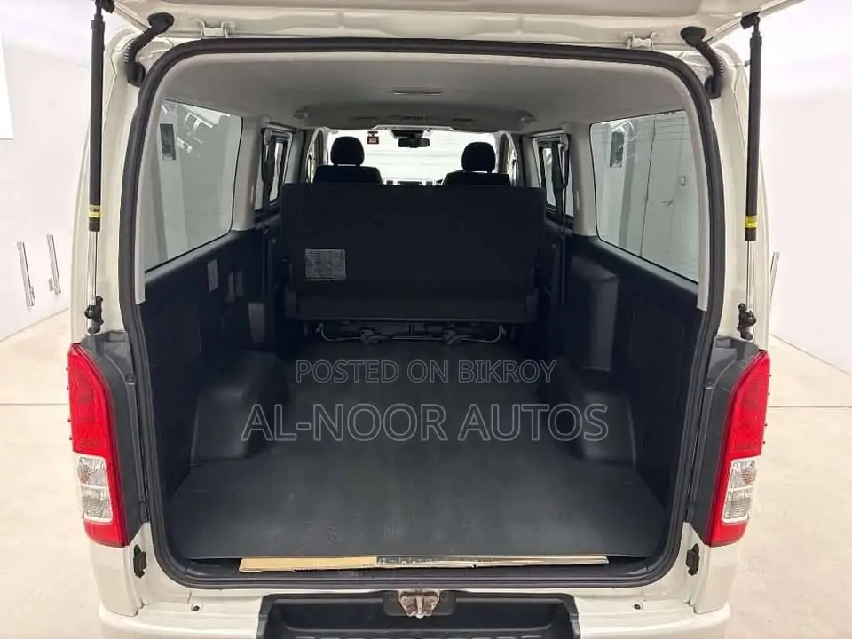 Toyota HiAce 2021 White