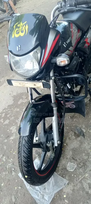 হিরো এইচএফ ডিলাক্স ২০২৪ কালো