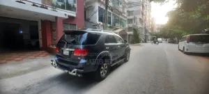 Toyota Fortuner 4.0 Rear-Wheel Drive 2006 Gray