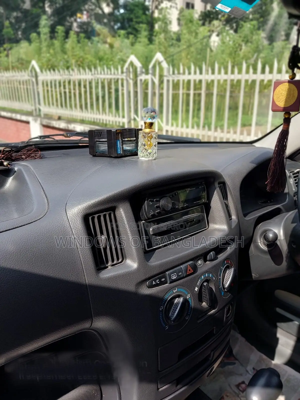 টয়োটা প্রবক্স ২০০৩ সাদা