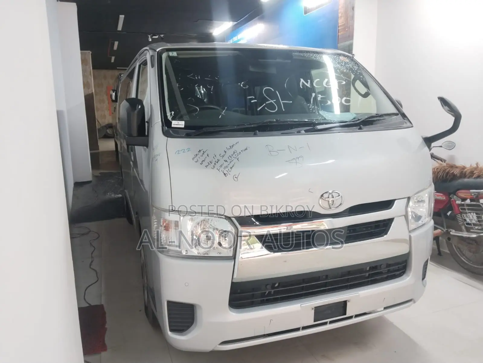 টয়োটা হাইয়েস ২০২১ সিলভার