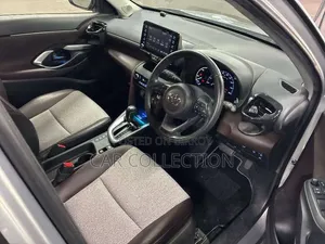 Toyota Yaris Cross 1.5 Hybrid AWD 2021 Silver