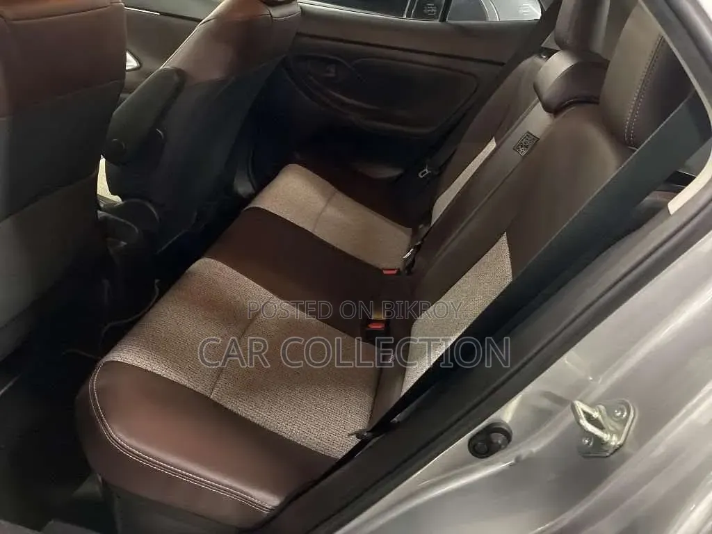 Toyota Yaris Cross 1.5 Hybrid AWD 2021 Silver