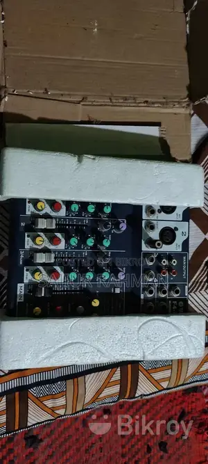 Yamaha 4 Channel Mixer