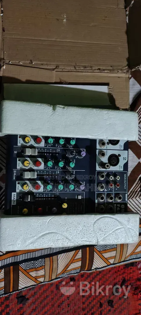 Yamaha 4 Channel Mixer