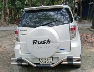 টয়োটা রাশ ১.৫ রিয়ার-হুইল ড্রাইভ ২০১০ সাদা