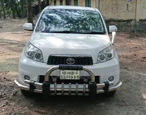 টয়োটা রাশ ১.৫ রিয়ার-হুইল ড্রাইভ ২০১০ সাদা