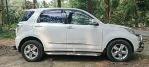 টয়োটা রাশ ১.৫ রিয়ার-হুইল ড্রাইভ ২০১০ সাদা