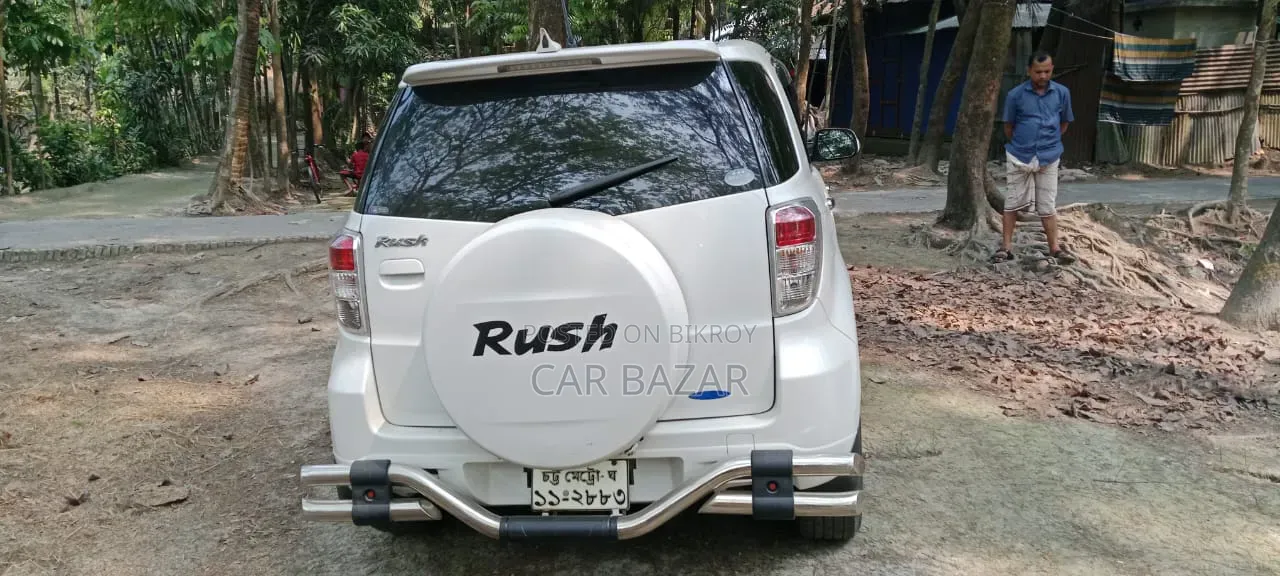 টয়োটা রাশ ১.৫ রিয়ার-হুইল ড্রাইভ ২০১০ সাদা