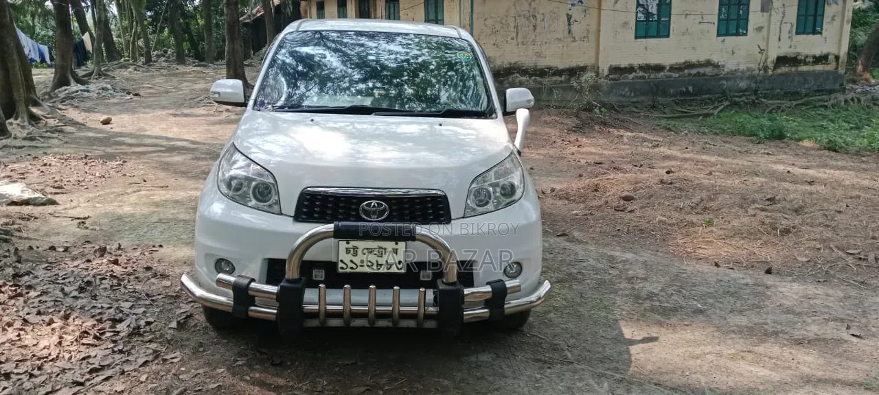 টয়োটা রাশ ১.৫ রিয়ার-হুইল ড্রাইভ ২০১০ সাদা