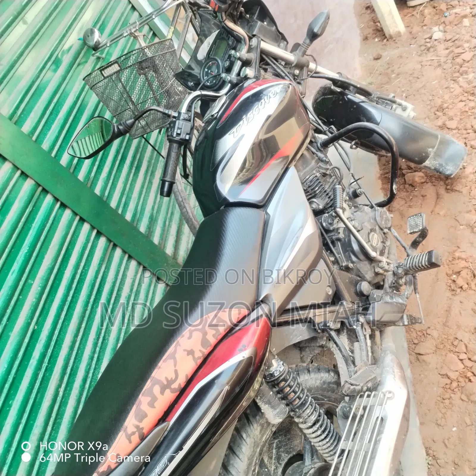 বাজাজ ডিসকভার ১২৫ ২০১৯ কালো