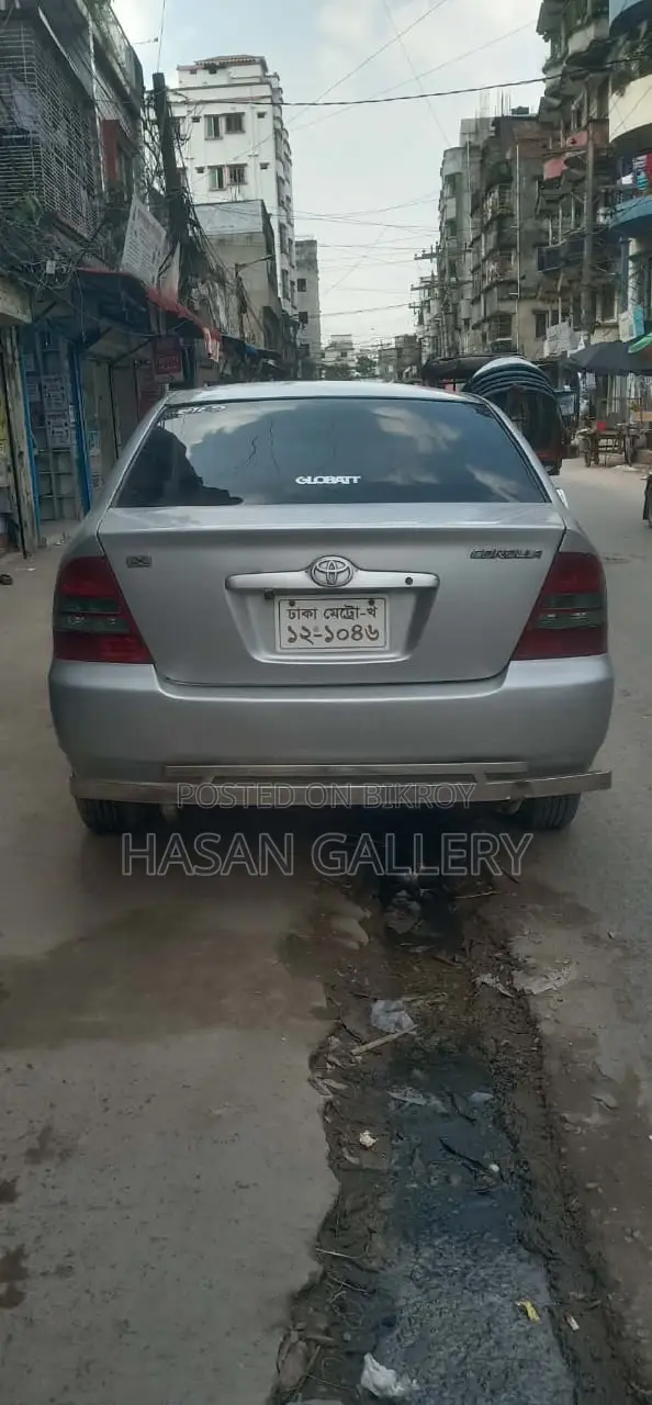 টয়োটা করোল্লা ২০০২ রূপালী