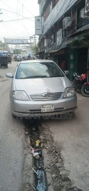 টয়োটা করোল্লা ২০০২ রূপালী