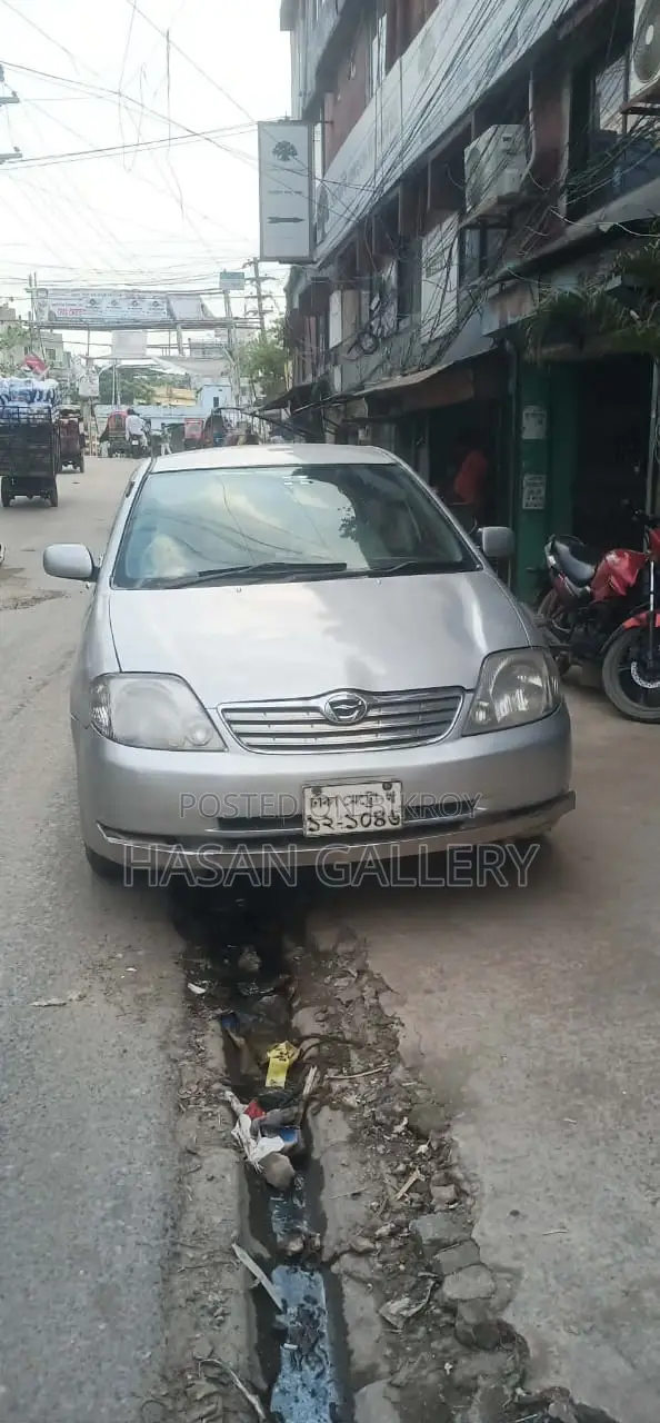 টয়োটা করোল্লা ২০০২ রূপালী
