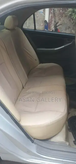 টয়োটা করোল্লা ২০০২ রূপালী