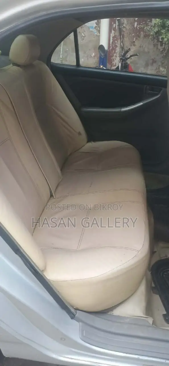 টয়োটা করোল্লা ২০০২ রূপালী