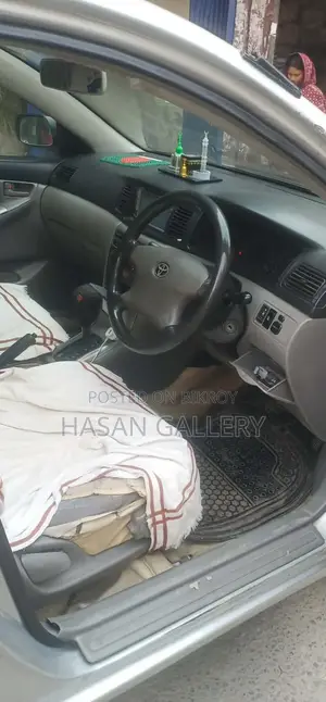 টয়োটা করোল্লা ২০০২ রূপালী