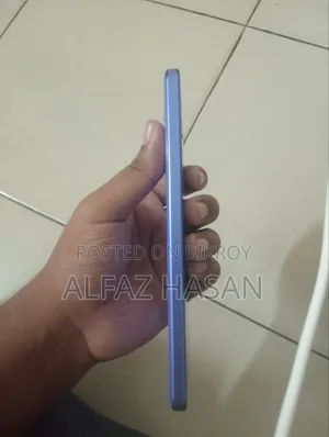 আইকিউওও ১২ ৫১২ জিবি নীল