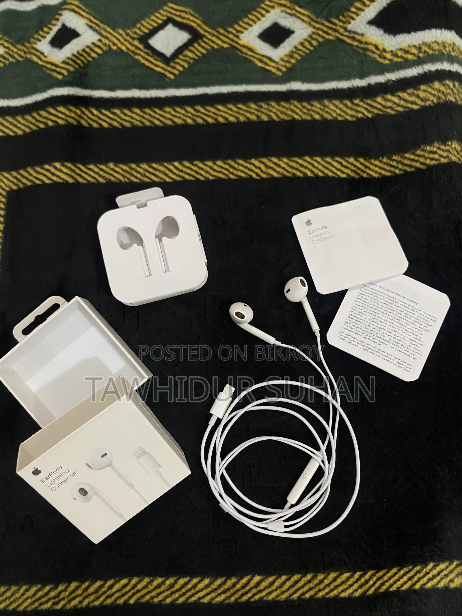 Apple Earphone With Lightning Connector