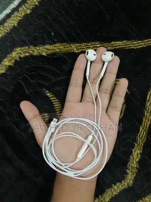 Apple Earphone With Lightning Connector
