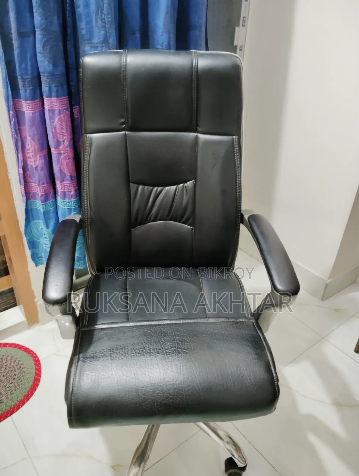 বিক্রির জন্য চেয়ার নির্দিষ্ট দাম