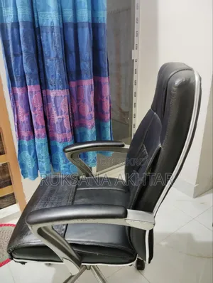 বিক্রির জন্য চেয়ার নির্দিষ্ট দাম