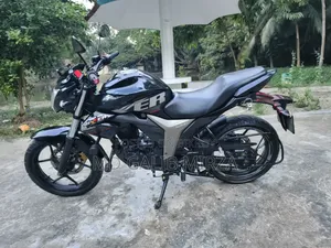 সুজুকি জিক্সার ২০২০ কালো