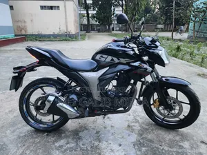 সুজুকি জিক্সার ২০২০ কালো
