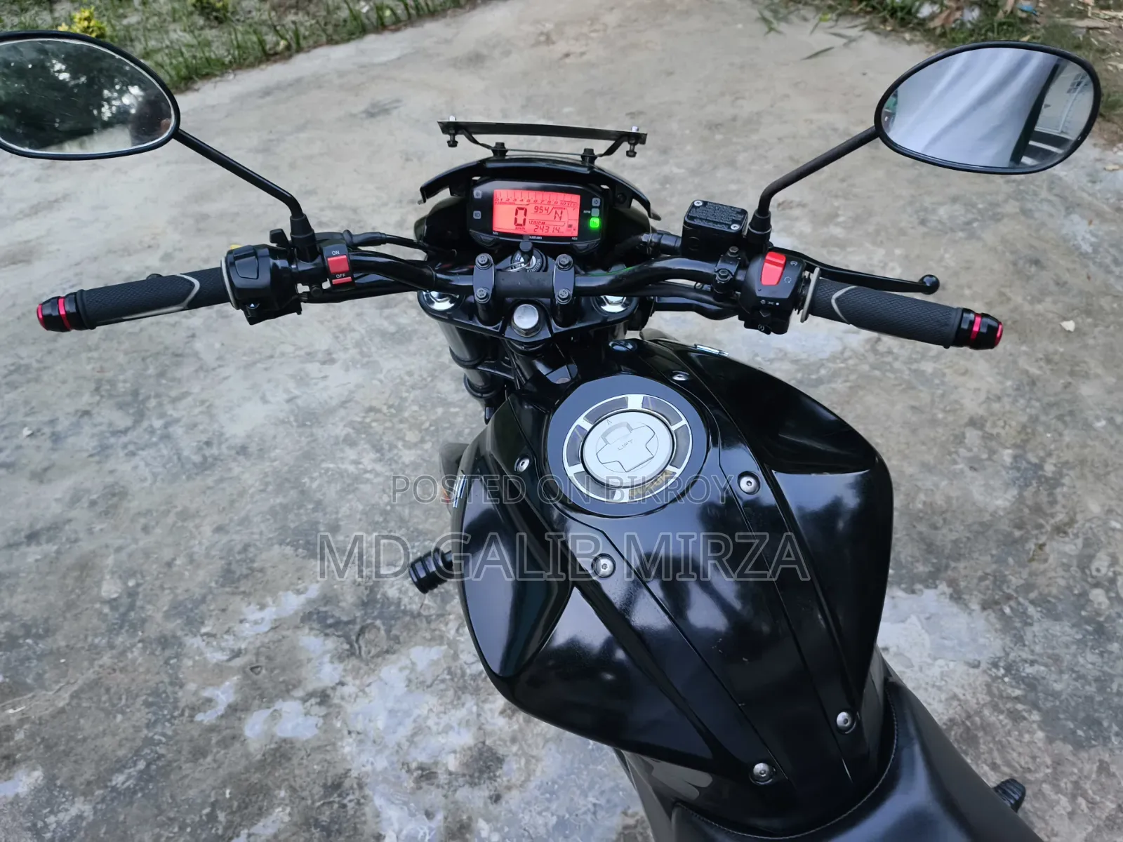 সুজুকি জিক্সার ২০২০ কালো