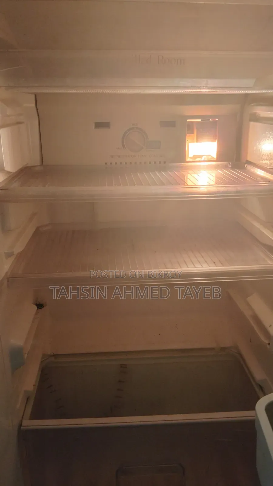 একটি শার্প ব্রান্ড এর ফ্রিজ