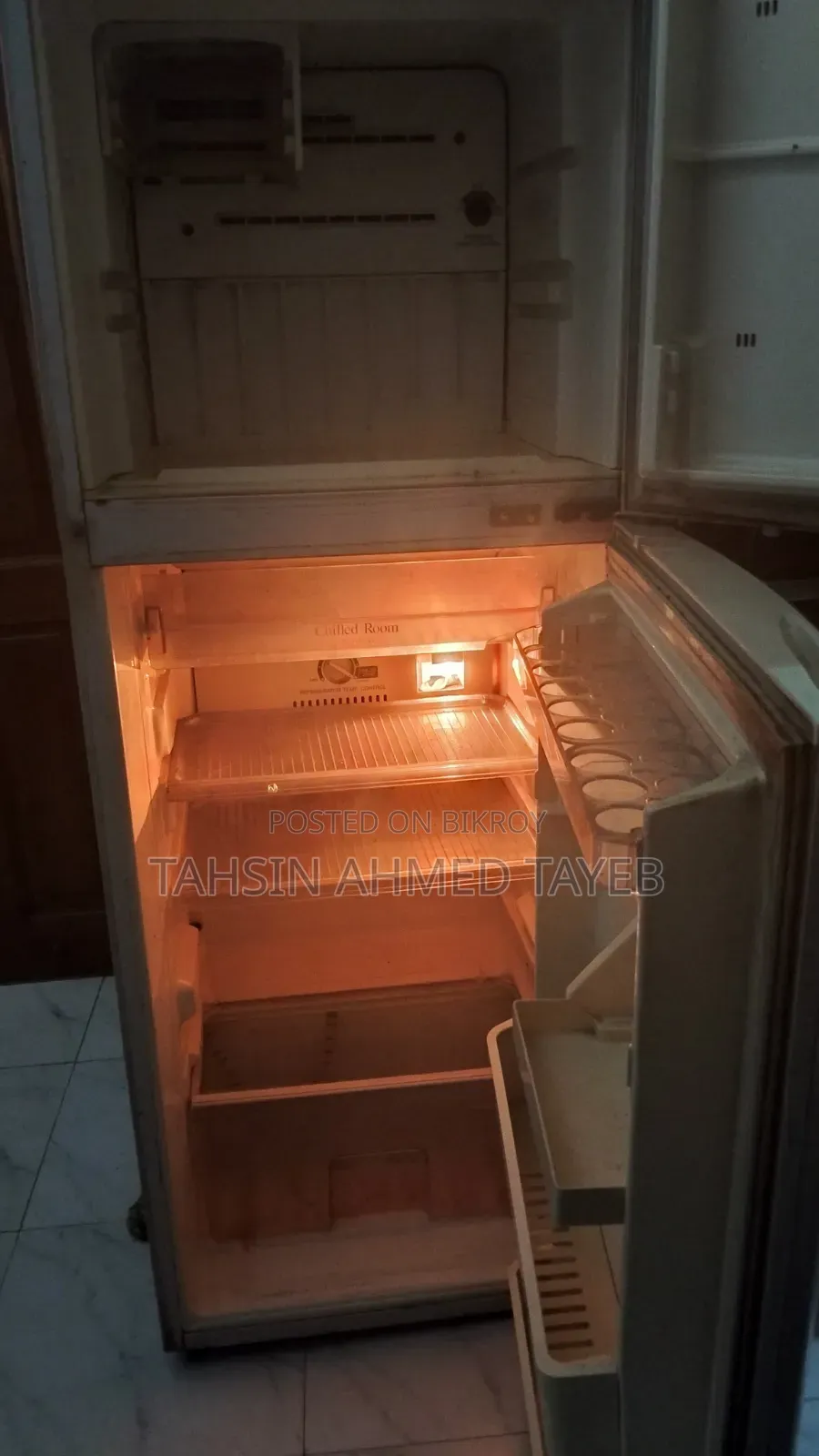 একটি শার্প ব্রান্ড এর ফ্রিজ
