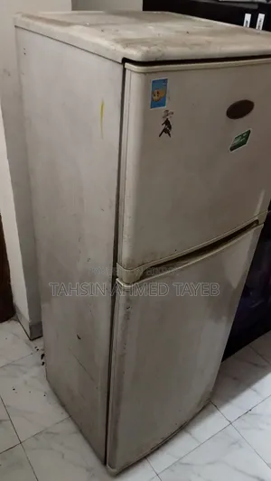 একটি শার্প ব্রান্ড এর ফ্রিজ